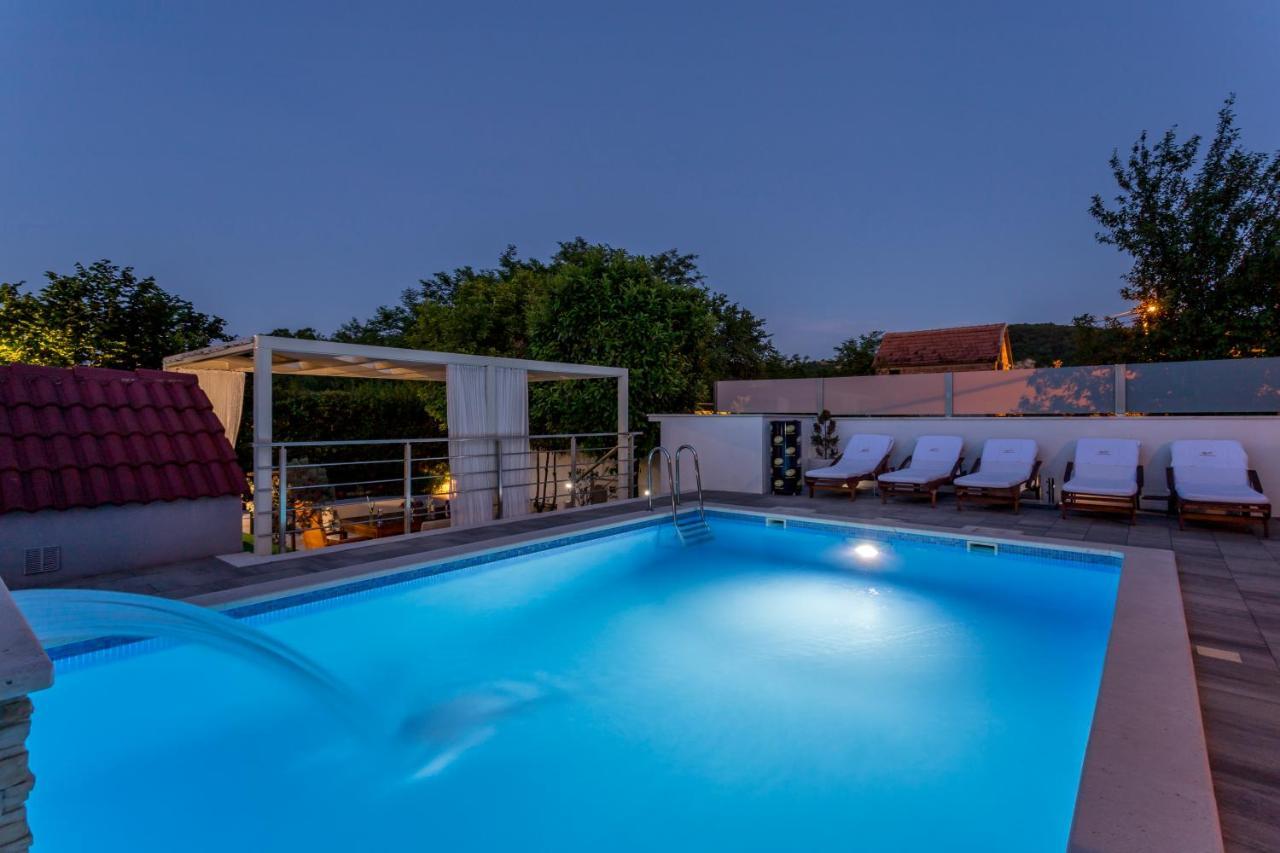 Holiday House Mala Синь Екстер'єр фото