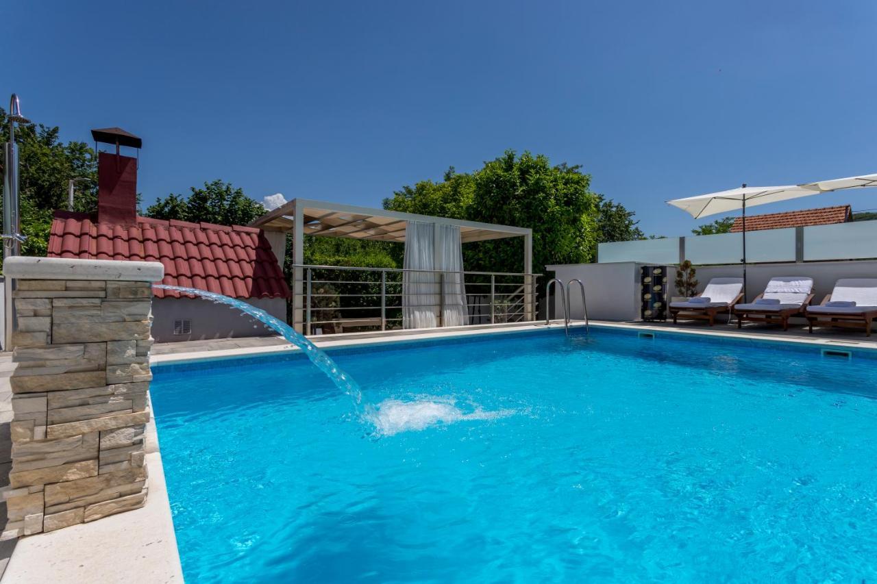 Holiday House Mala Синь Екстер'єр фото