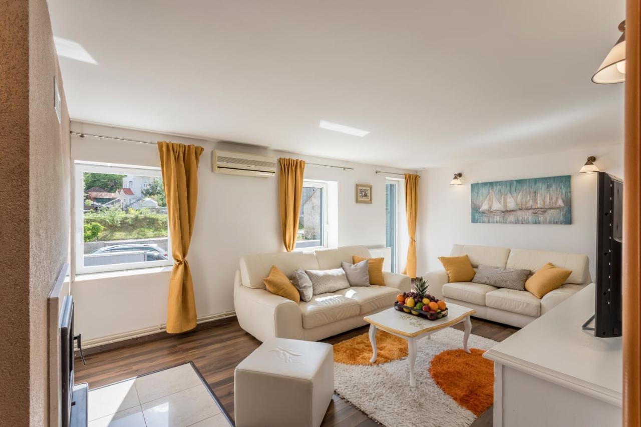 Holiday House Mala Синь Екстер'єр фото