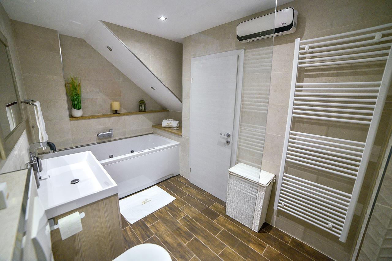 Holiday House Mala Синь Екстер'єр фото